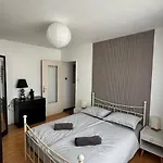 Apparemment Spacieux Et Lumineux Pour 6 Voyageurs
