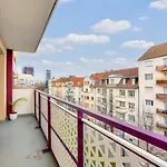 Lovely 2 Bedroom Flat With Balcony Near The City Centre