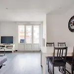 Lovely 2 Bedroom Flat With Balcony Near The City Centre