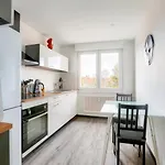 Lovely 2 Bedroom Flat With Balcony Near The City Centre