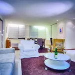 Central sunny spacious