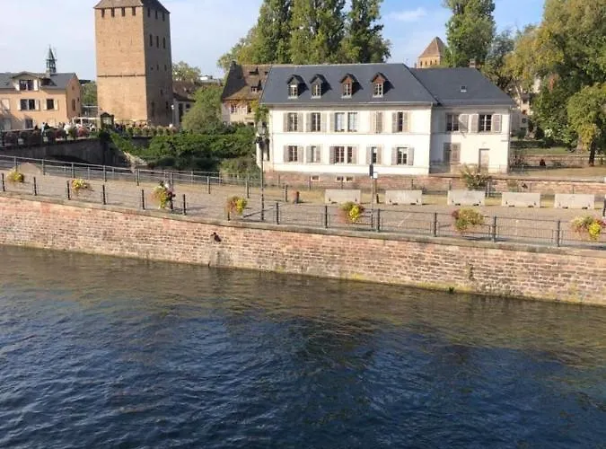Au Bord De L\'Eau