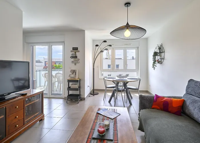 Dans Les Etoiles - 2 Bedroom With Free Parking Near To The City Center