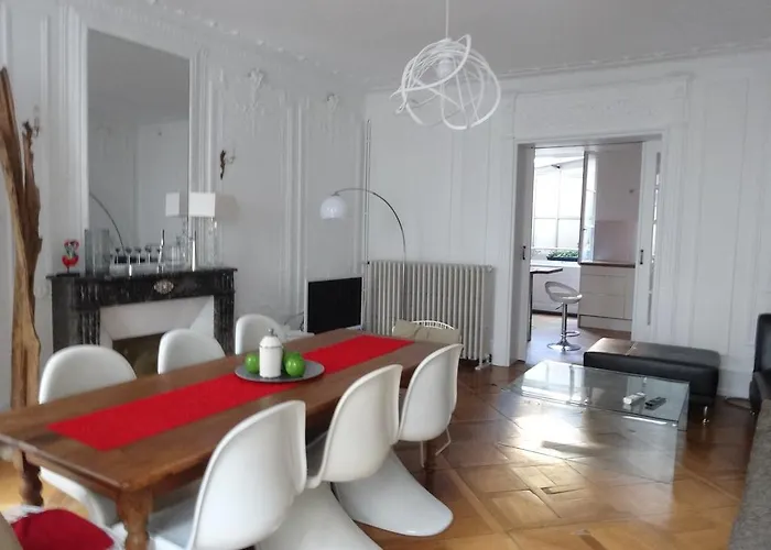 Les Serruriers - Appartement Spacieux avec Terrasse&Parking