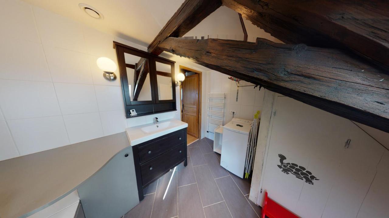 Spacious Duplex Center *