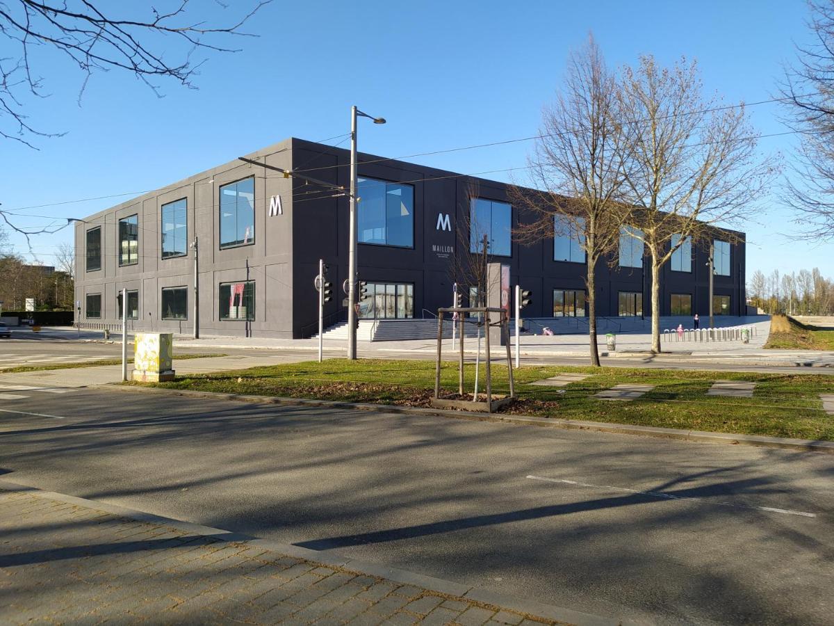 Magnifique F3, 75m² Avec Parking Prive Et Terrasse