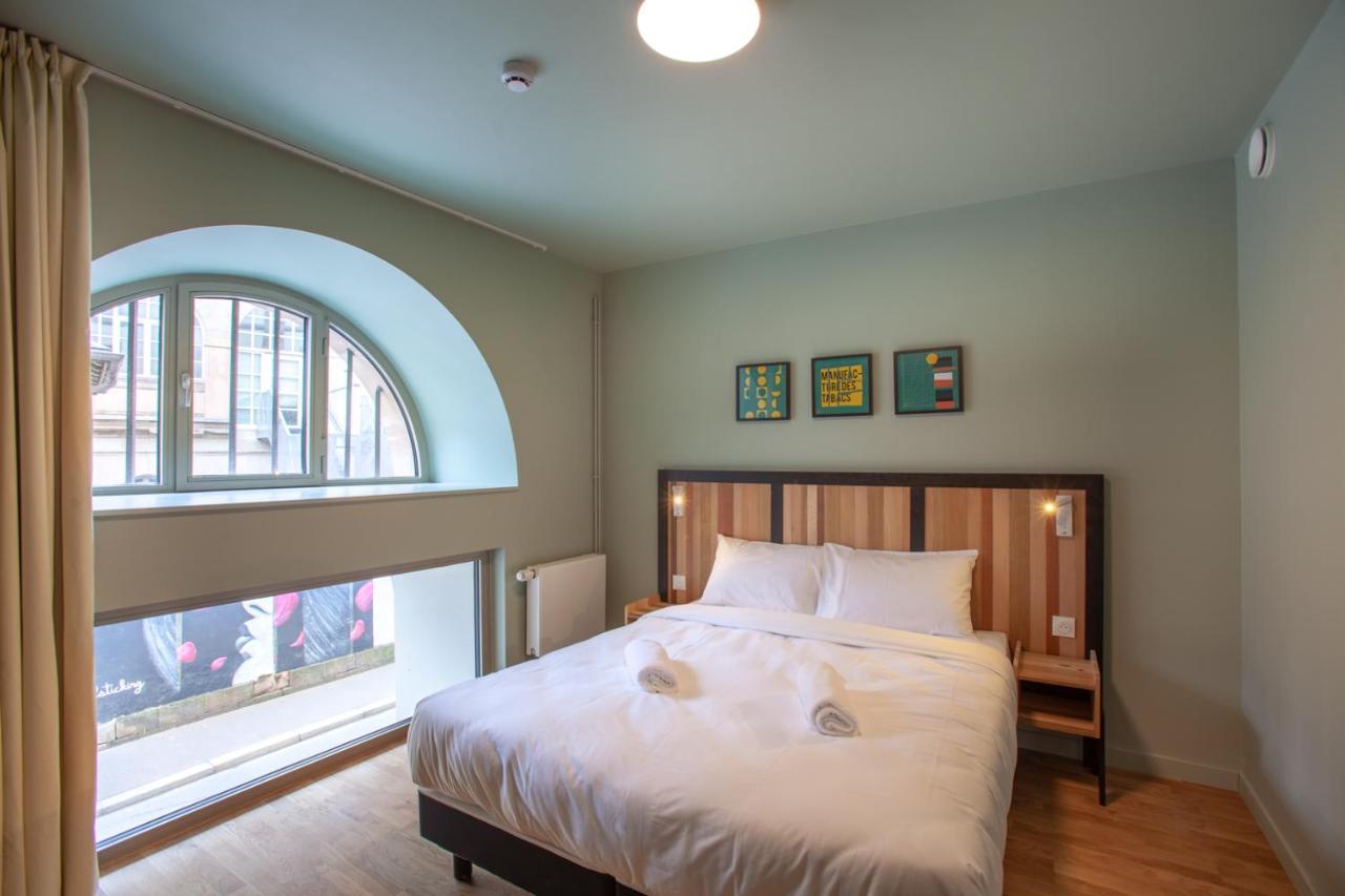 The People - Hostel