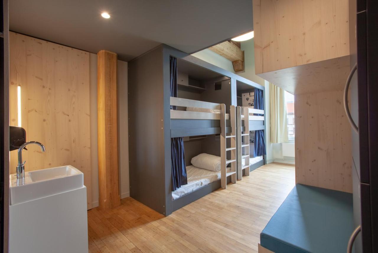 The People - Hostel