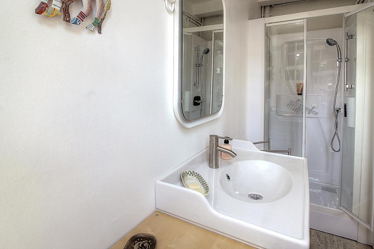 Le Bain Aux Plantes *