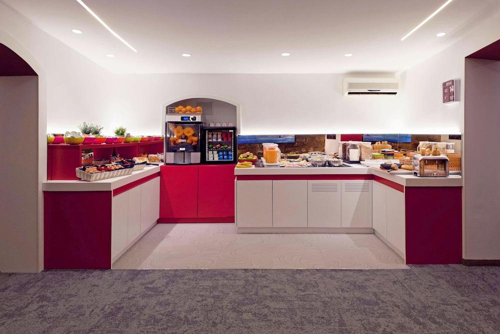 Ibis Styles Centre Gare Hotel 3*