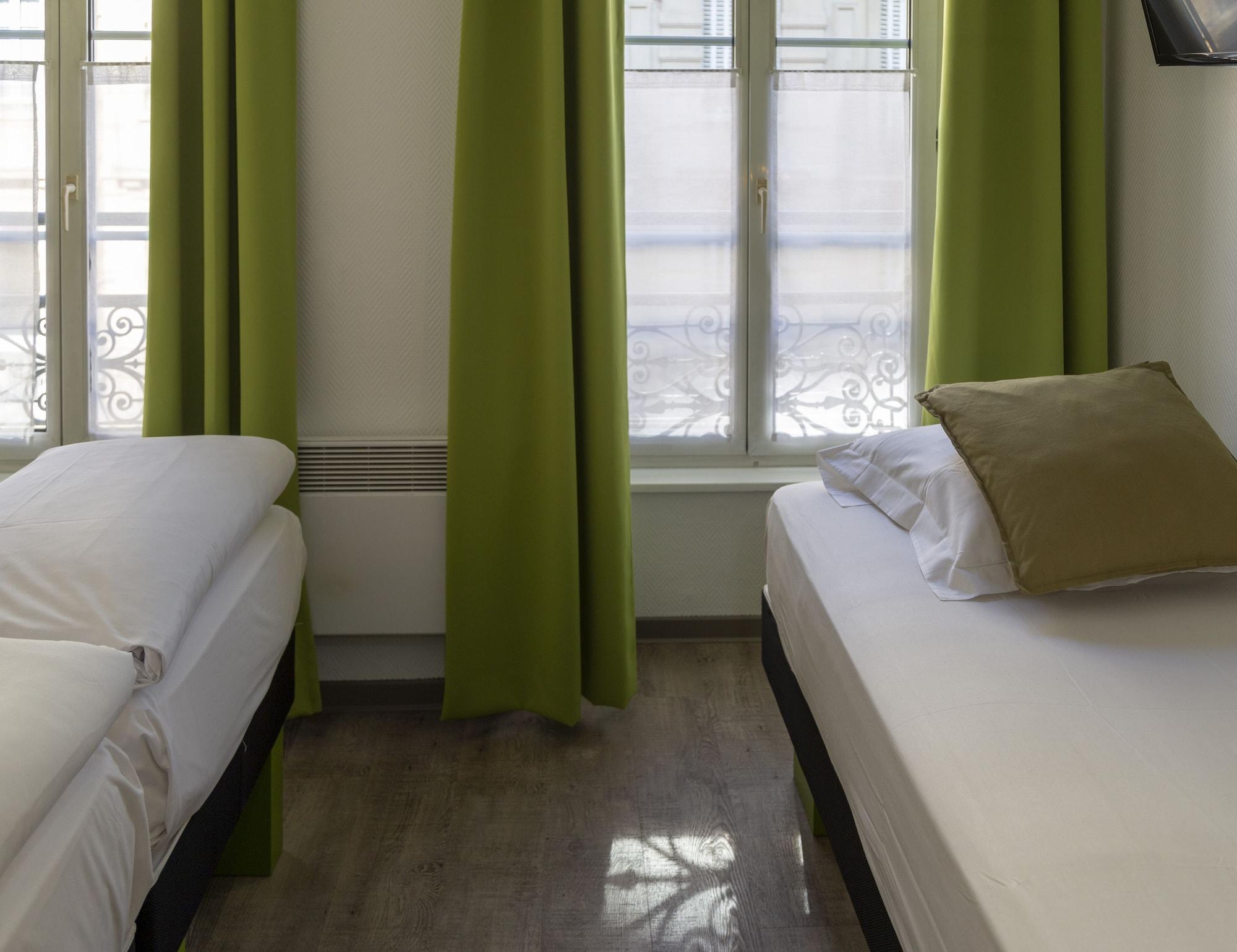 Victoria Hotel 3*