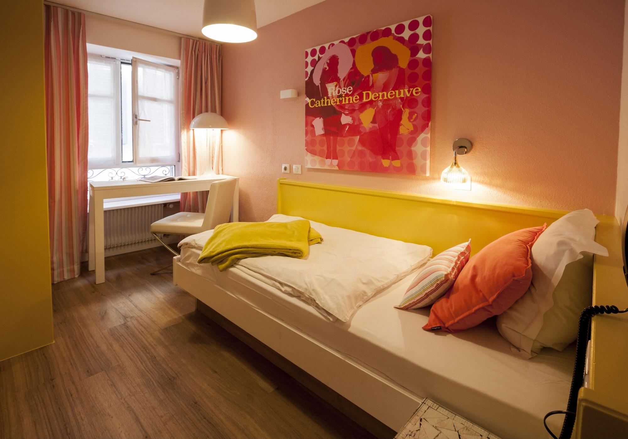 Roses Hotel 3*