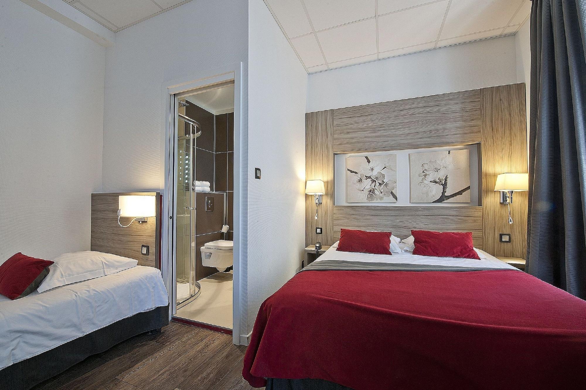 Hotel Le Grillon 3*
