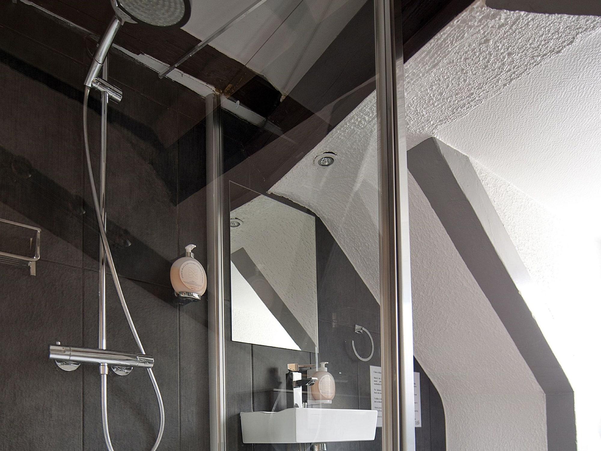Le Grillon Hotel 3*