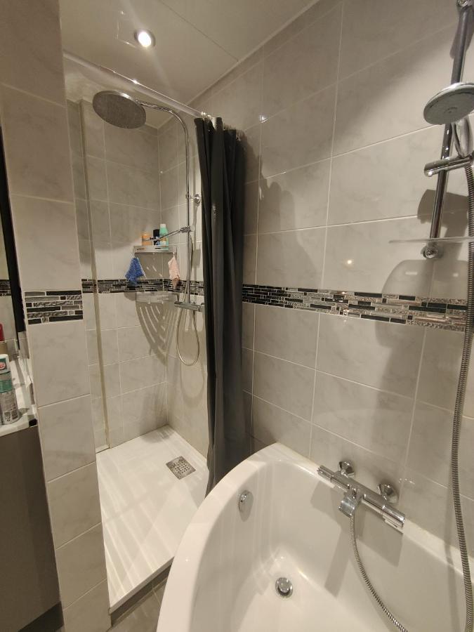 Appartement Très Grand De 76m2 à *