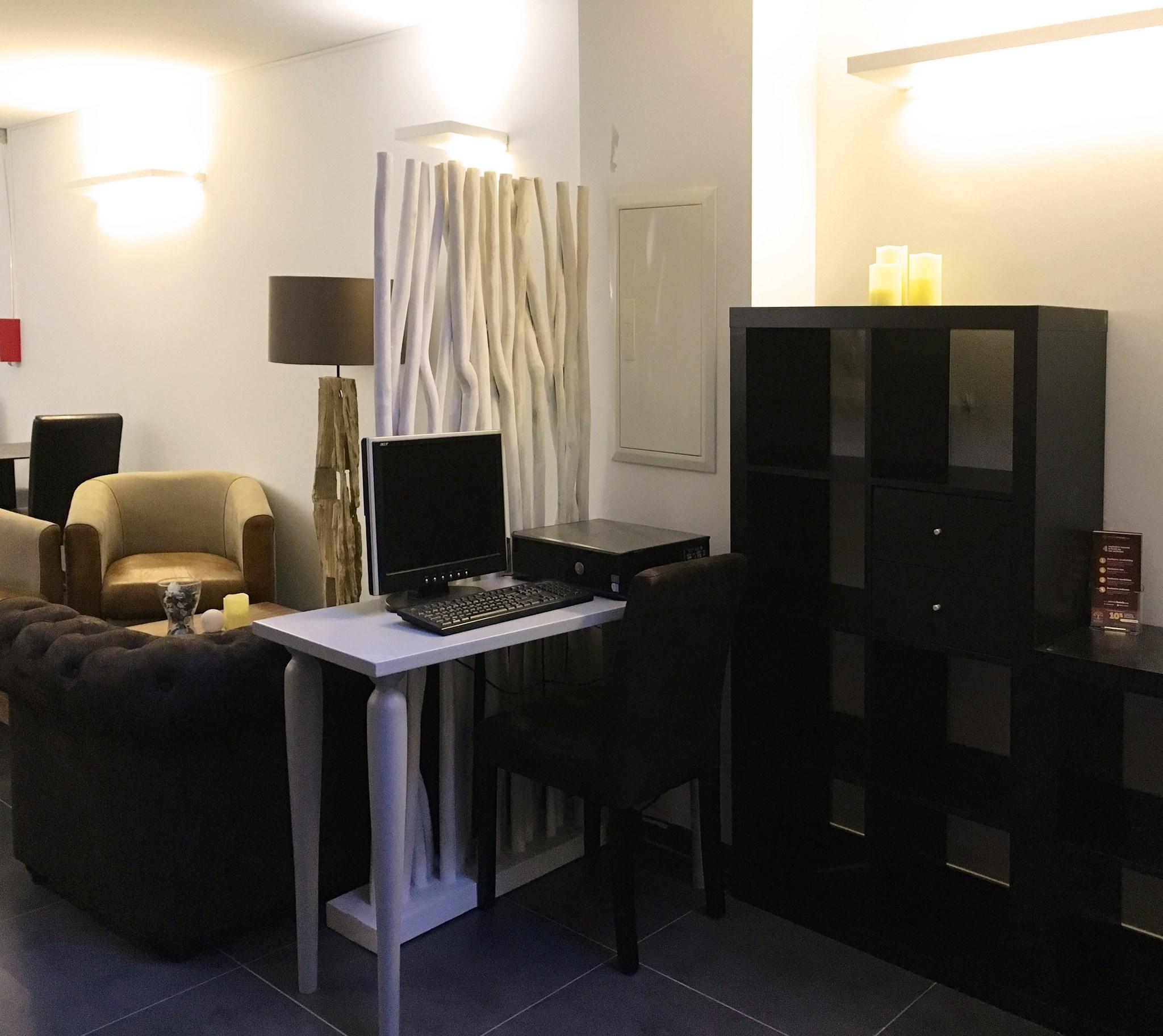 Adonis Hotel 3*