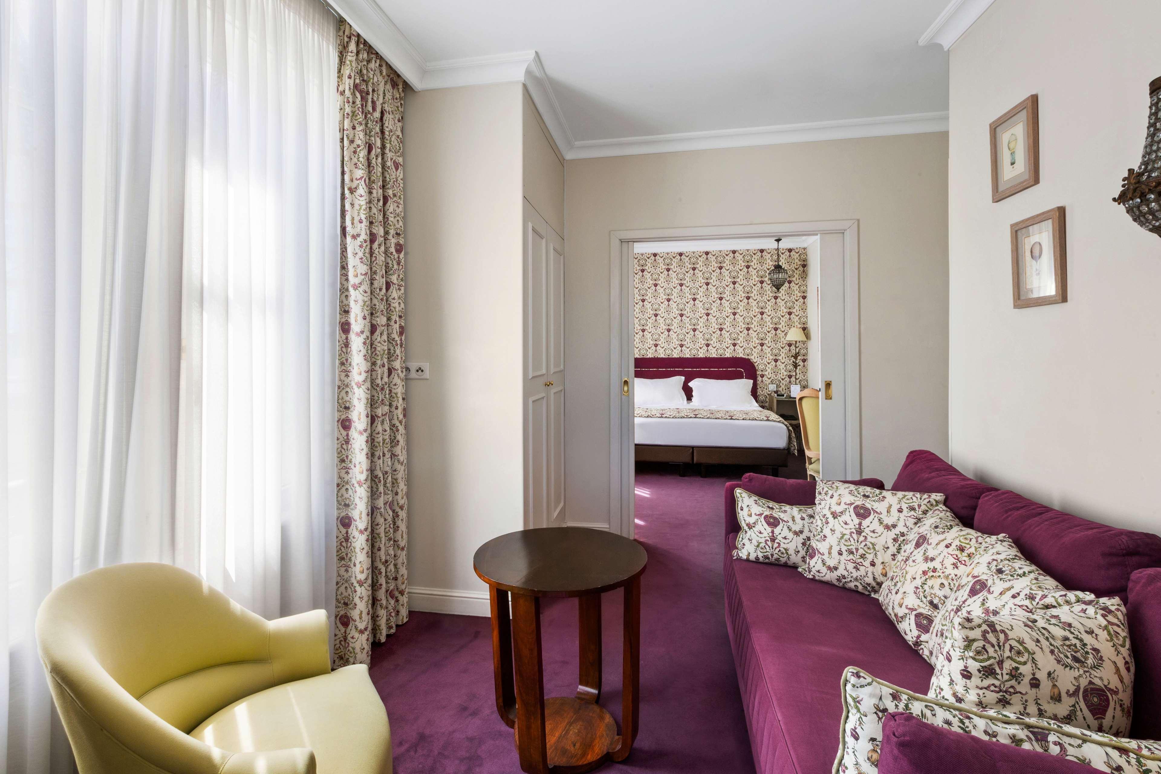Western D'est Hotel 4*