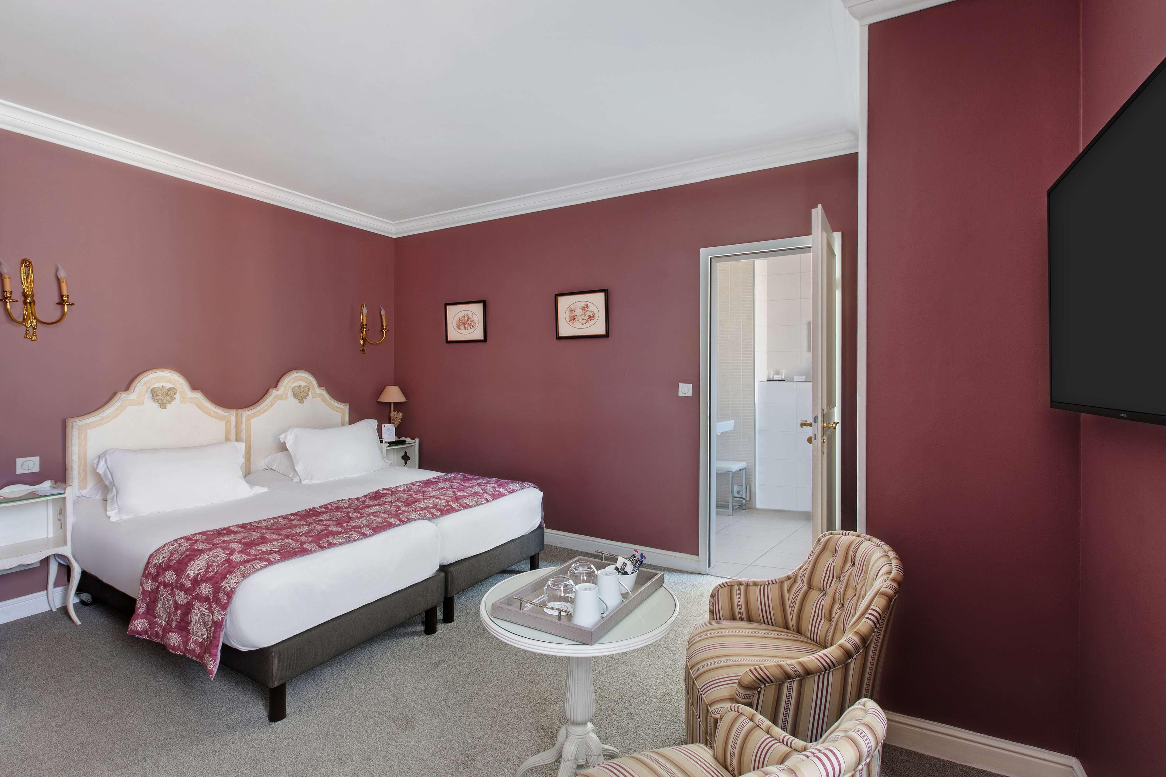 Western D'est Hotel