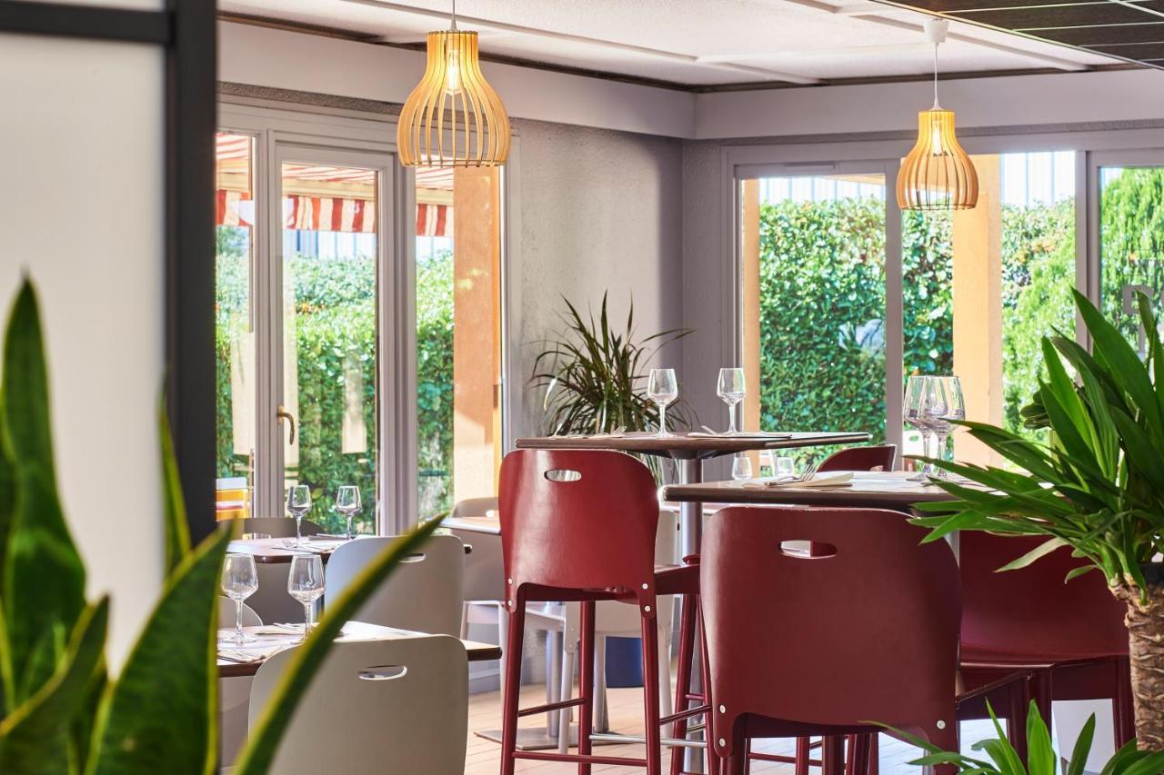 Kyriad Direct Ouest - Zénith Hotel 2*