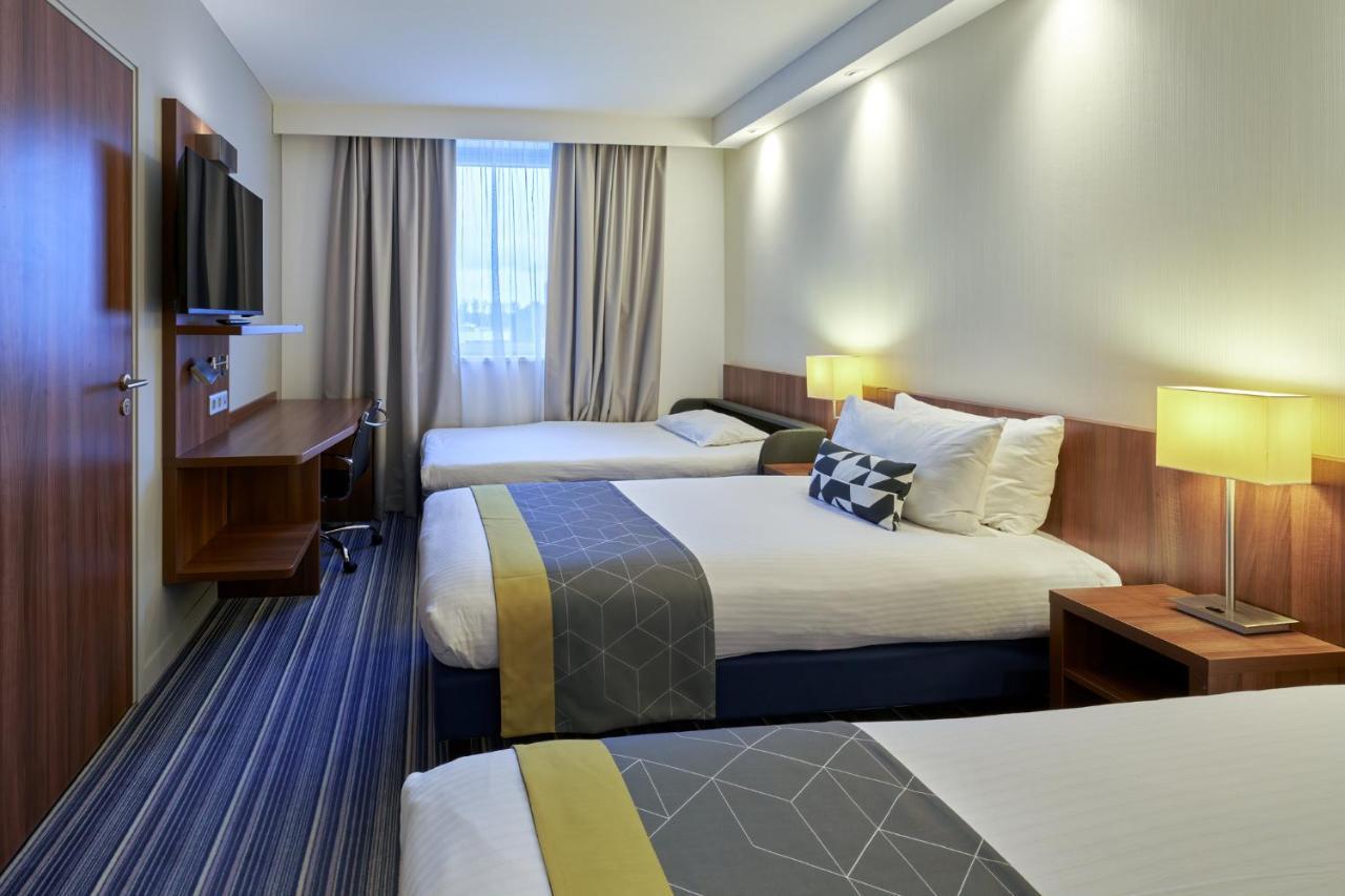 Hotel Express Centre By Ihg 3*