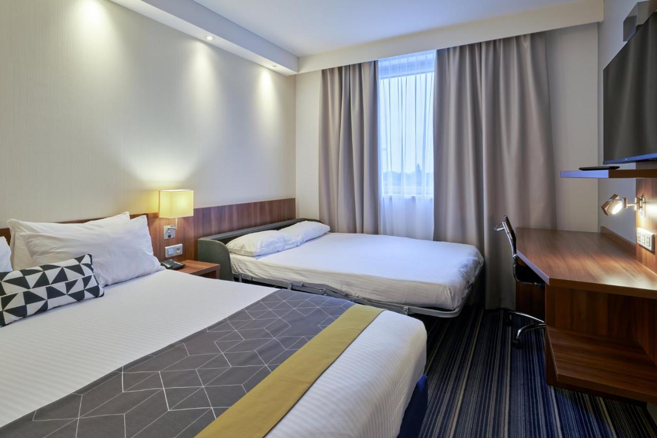 Hotel Express Centre By Ihg 3*