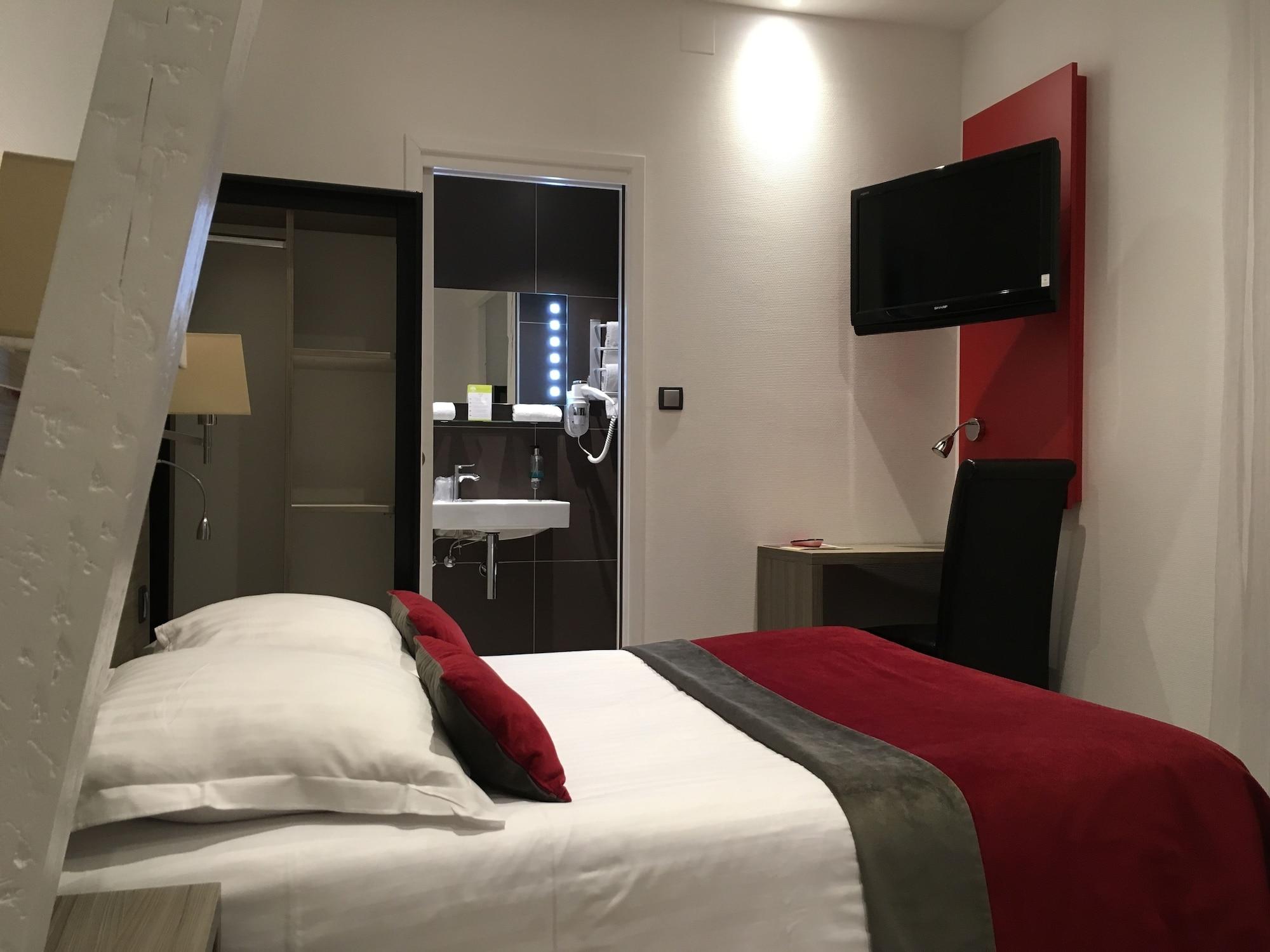 Le Grillon Hotel 3*