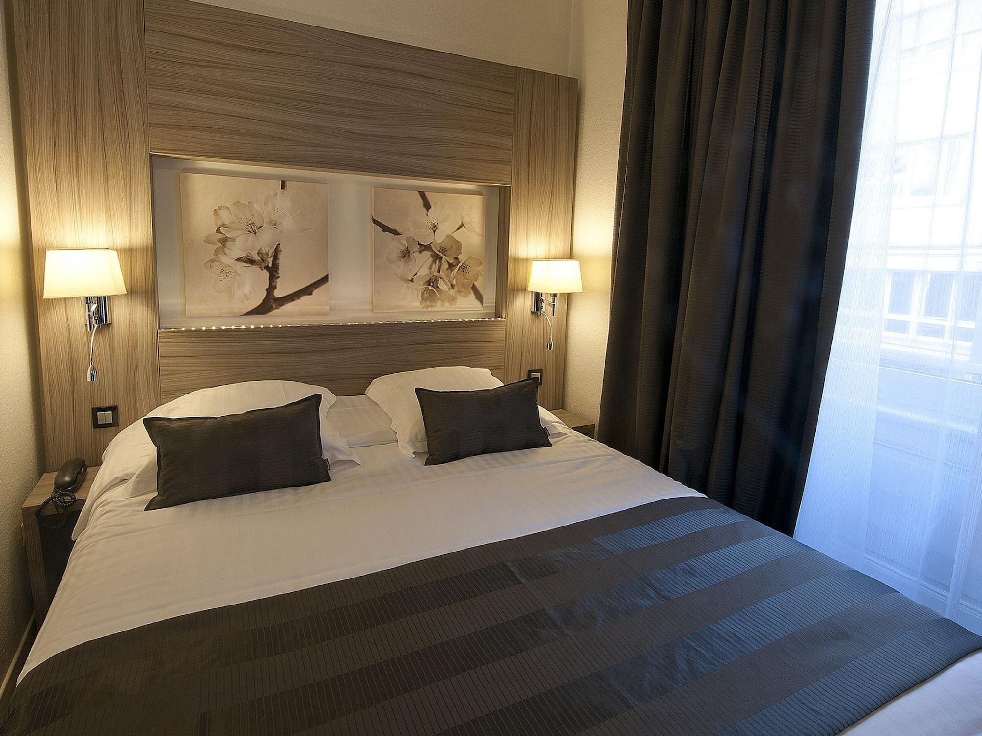 Le Grillon Hotel