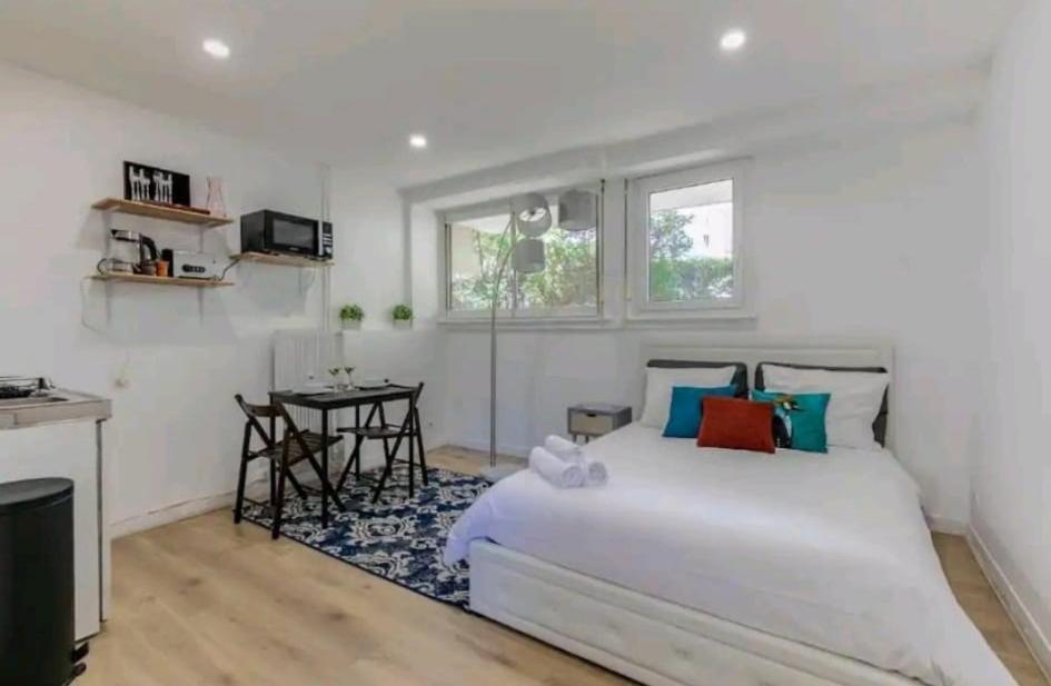 Parc De L'orangerie, Studio Apartment