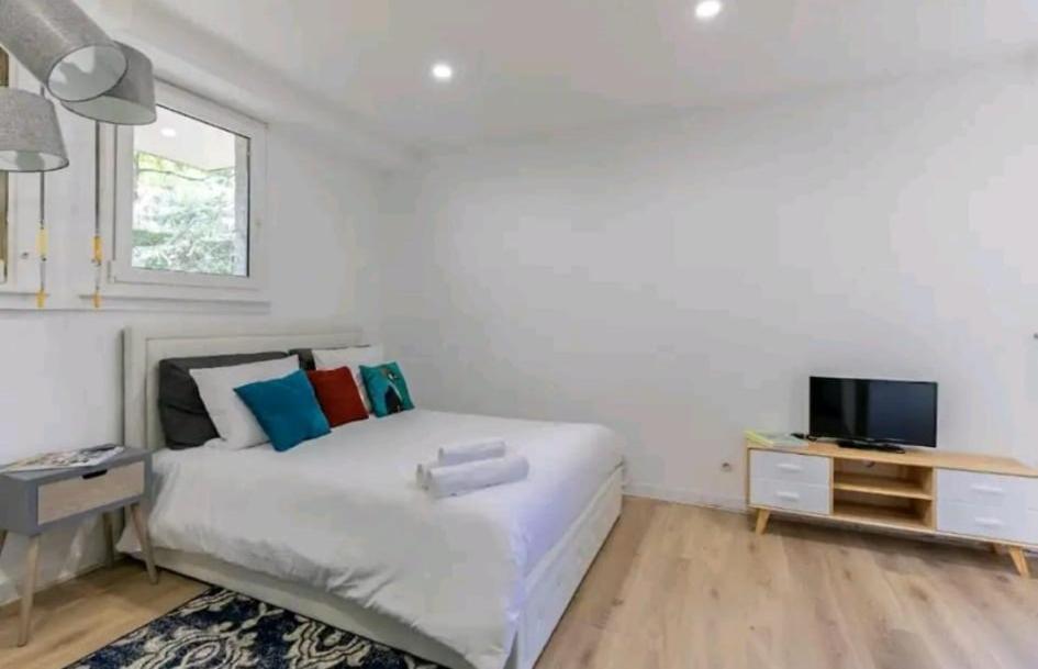 Parc De L'orangerie, Studio Apartment
