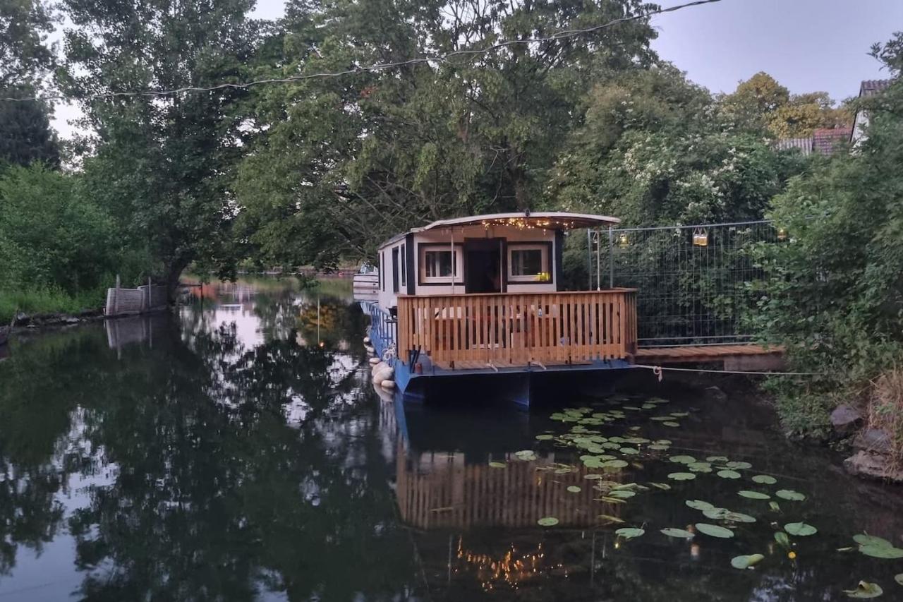 Au Fils De L'eau Botel *