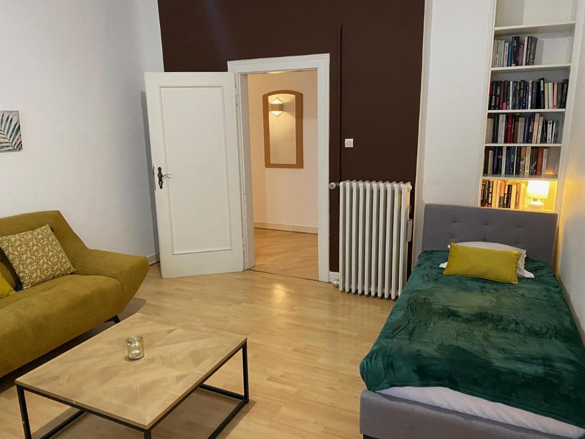 Grand Au Centre Apartment