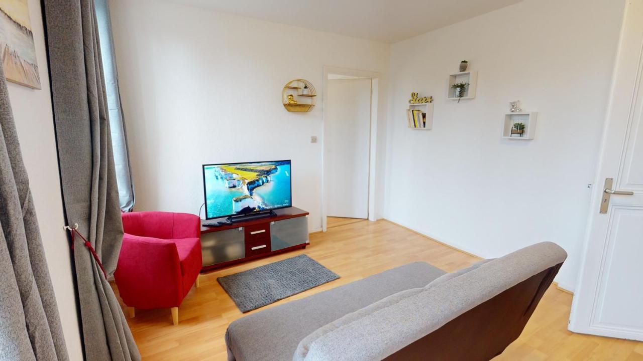 Au Bord De L'eau Apartment *