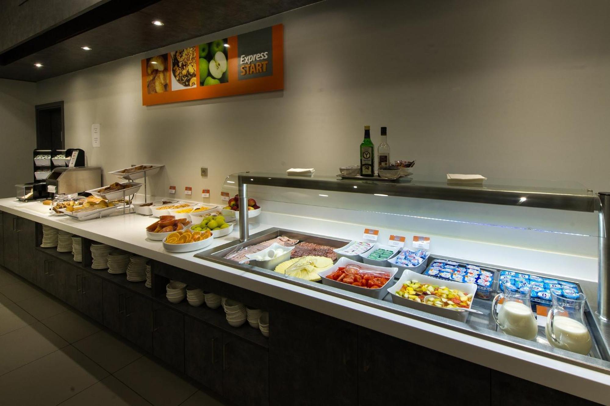 Hotel Express Centre By Ihg 3*