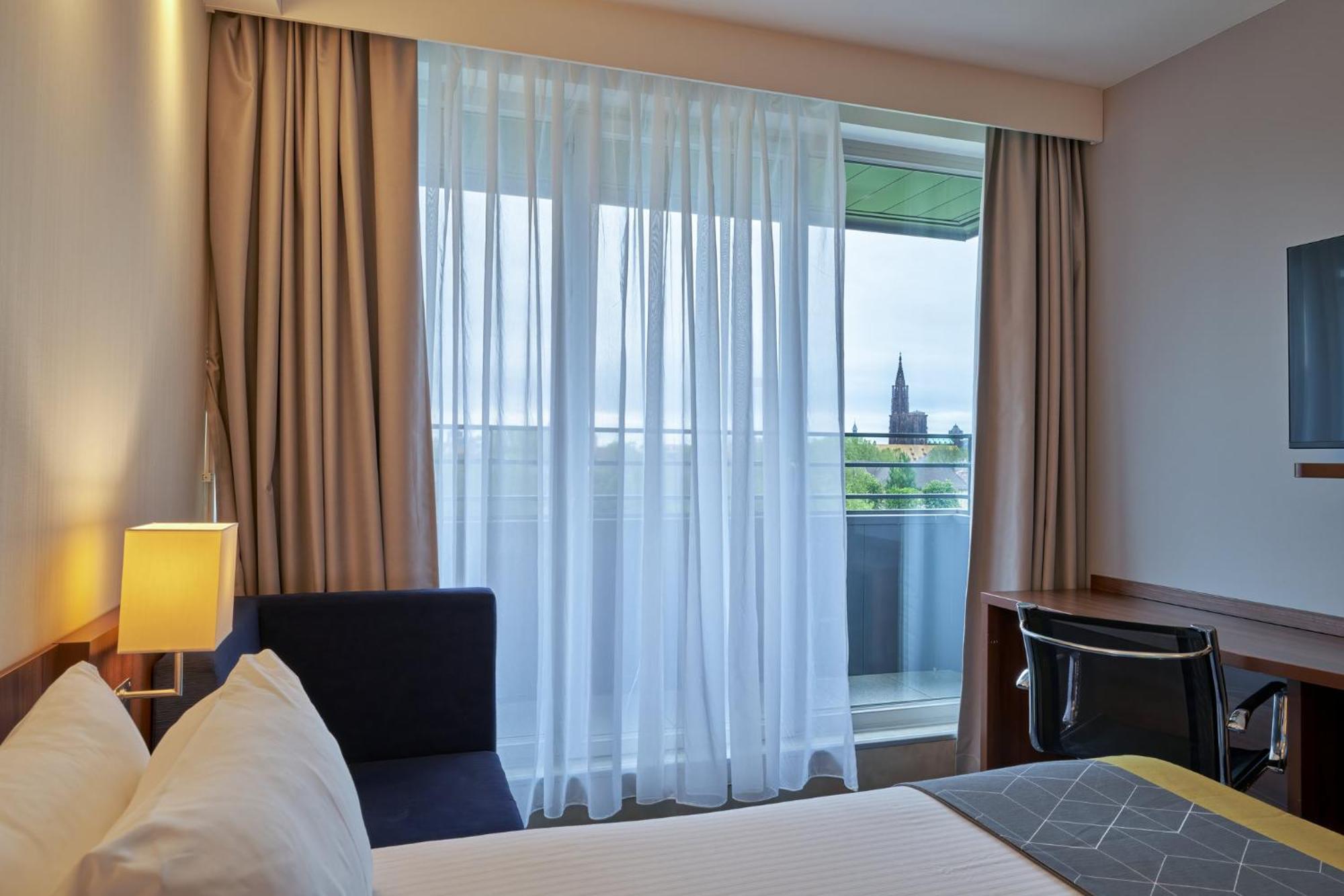 Hotel Express Centre By Ihg 3*