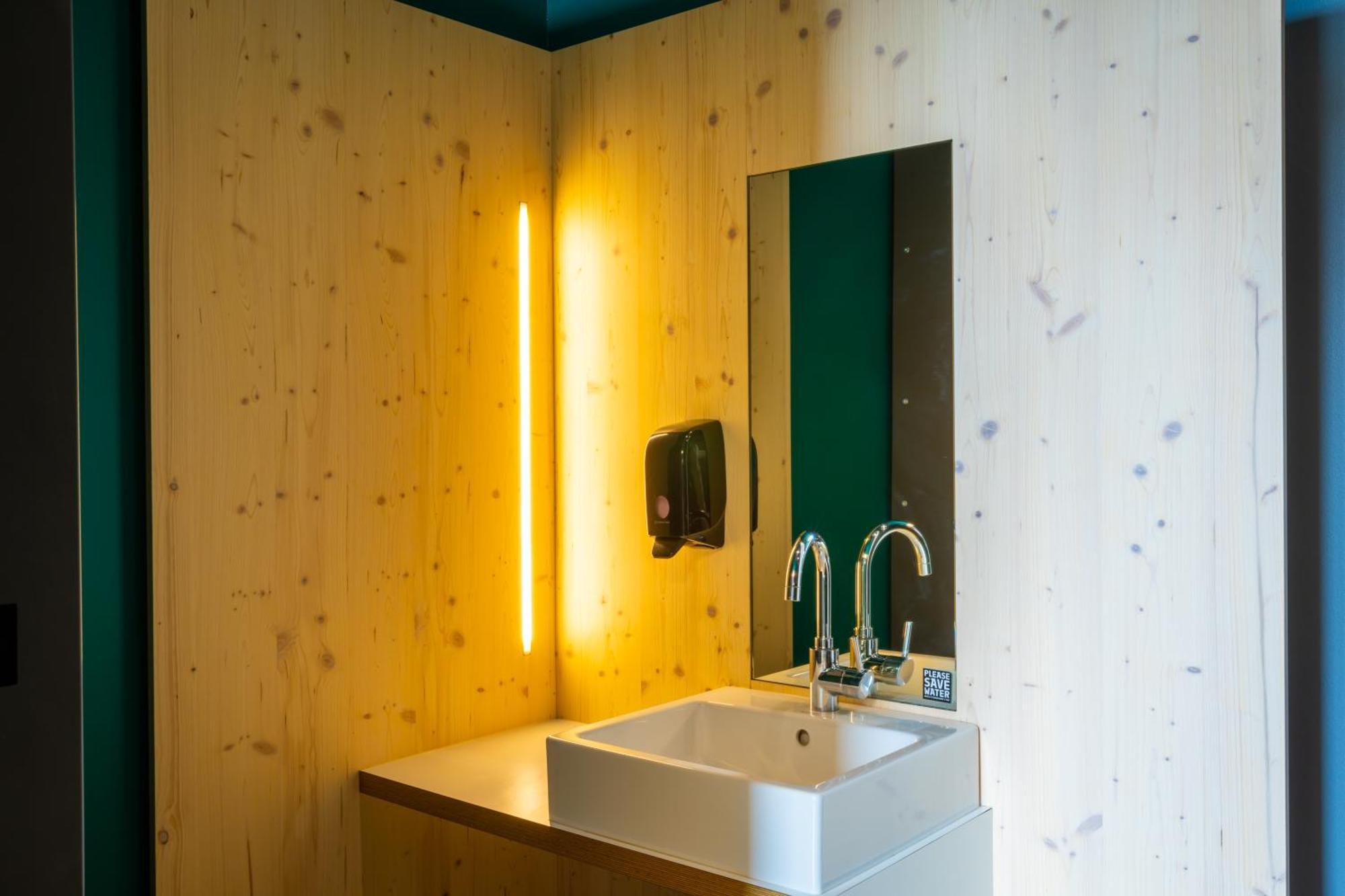 The People - Hostel Straßburg
