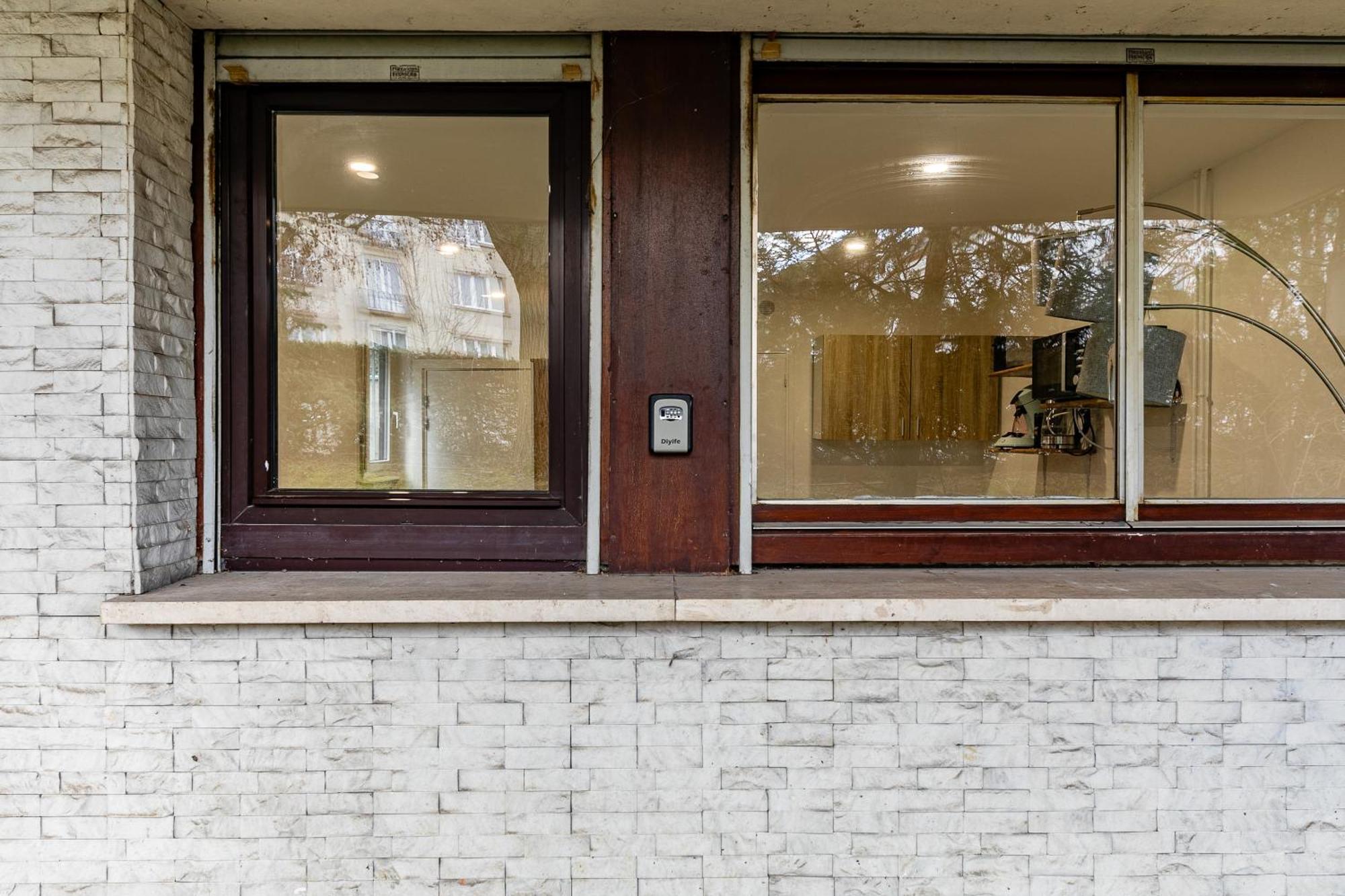 Chaleureux Studio, Orangerie Apartment *