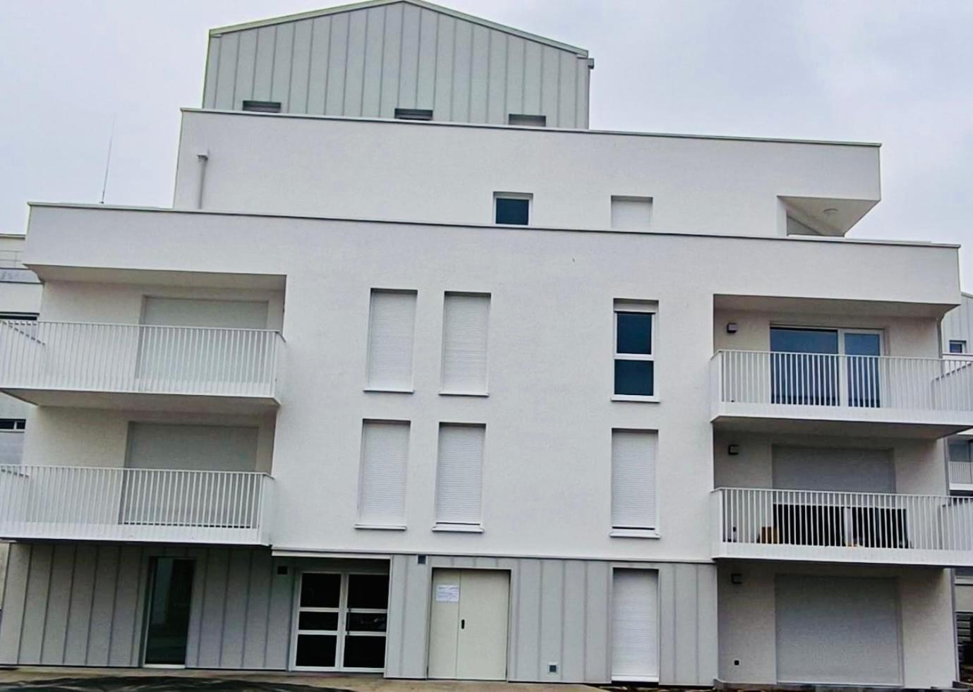 Apartment Grand Neuf Lumineux, Parking Gratuit, 10 Min Centre