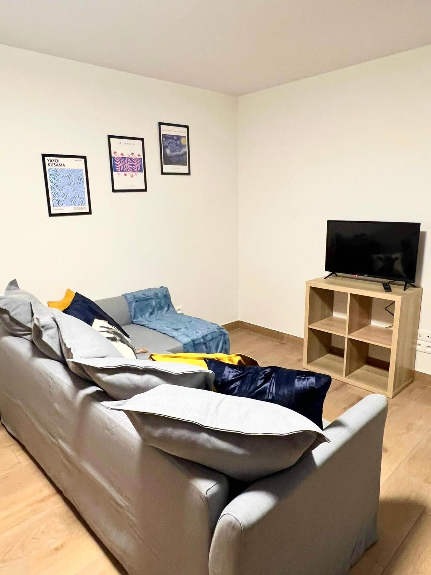 Apartment Grand Neuf Lumineux, Parking Gratuit, 10 Min Centre