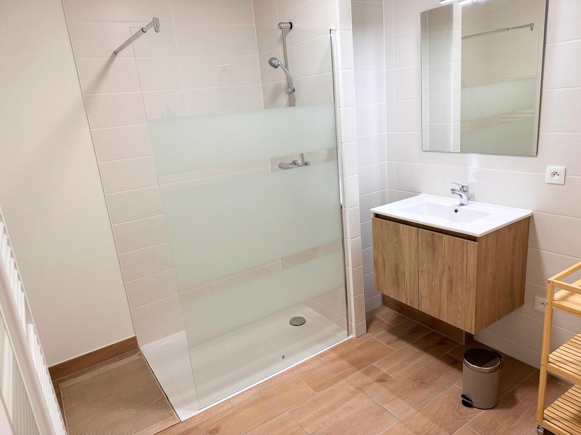 Grand Neuf Lumineux, Parking Gratuit, 10 Min Centre Apartment *