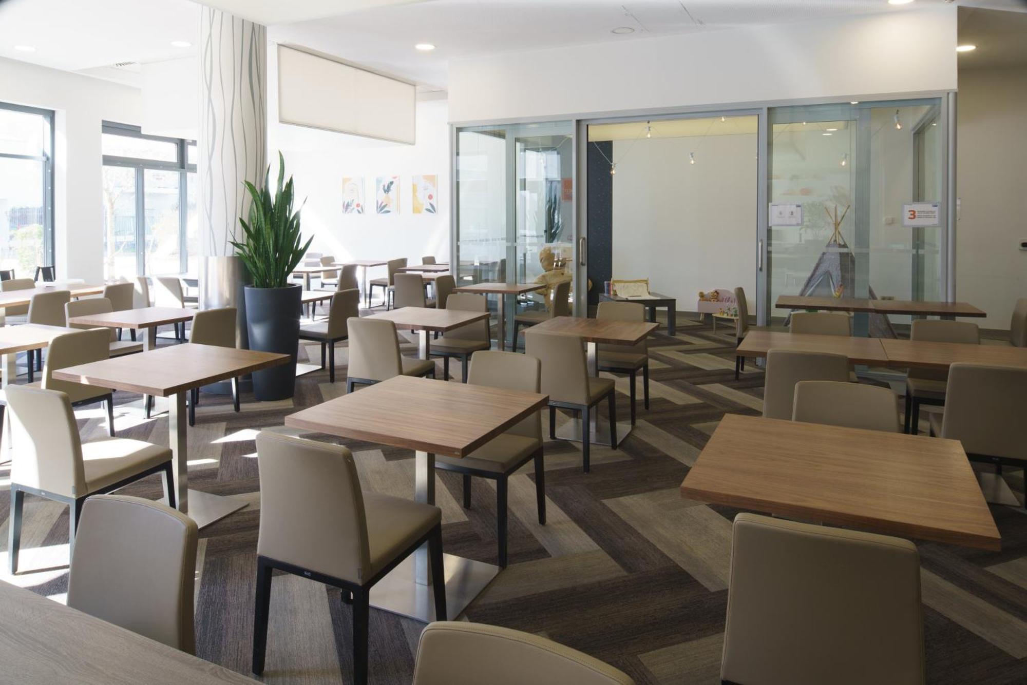 Hotel Express Centre By Ihg