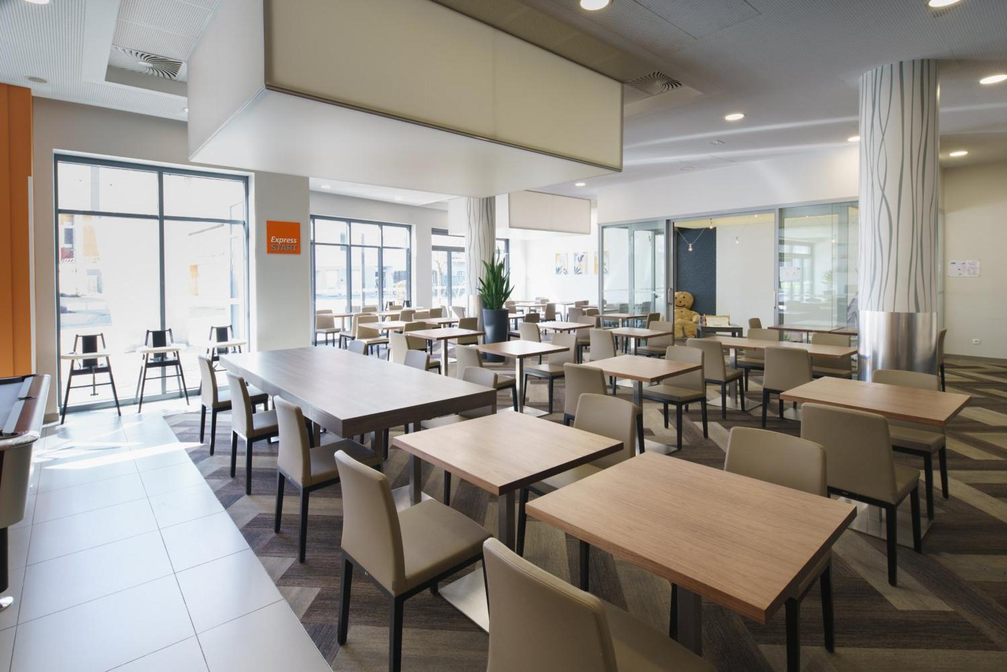 Hotel Express Centre By Ihg 3*