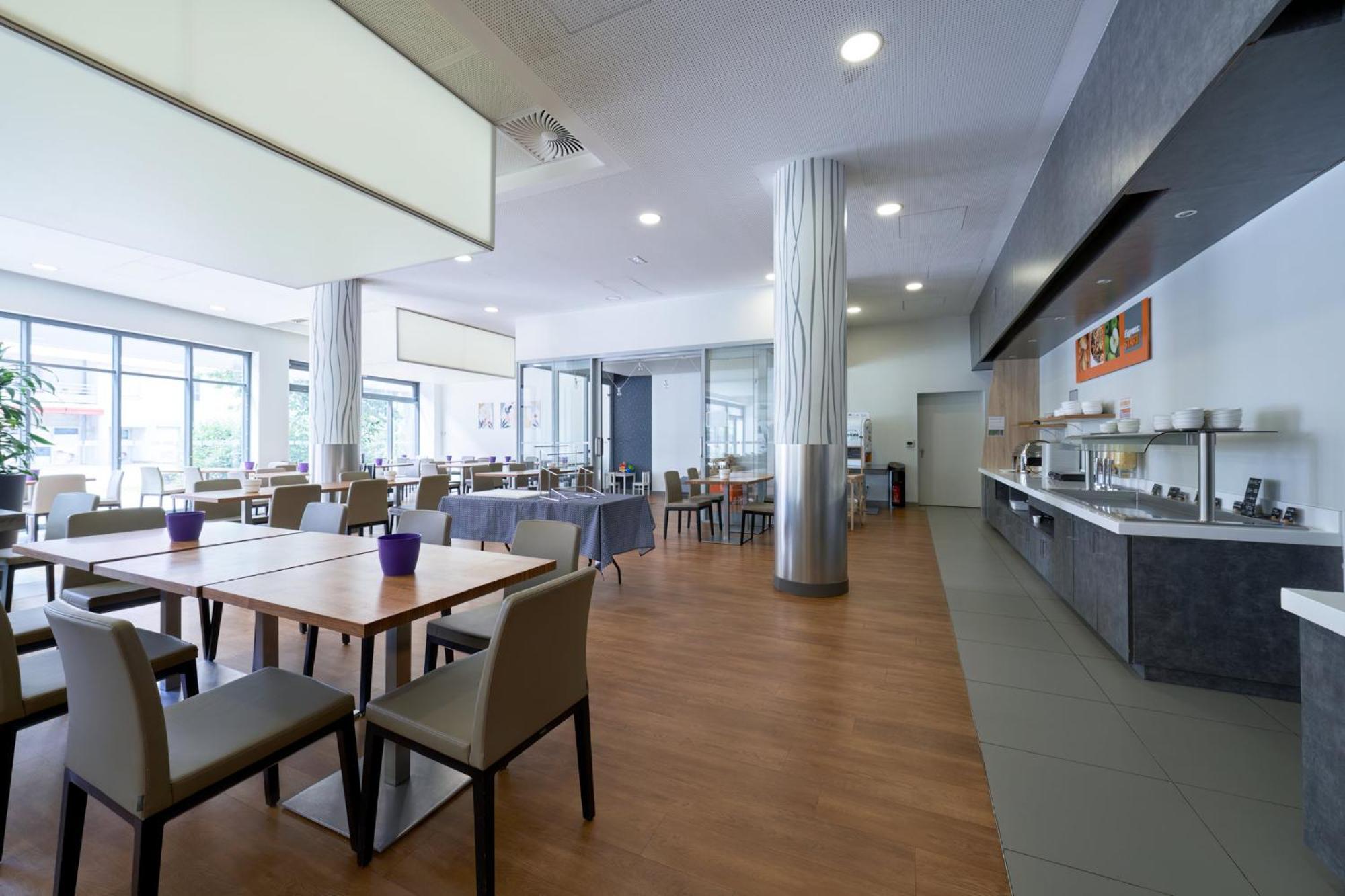 Hotel Express Centre By Ihg