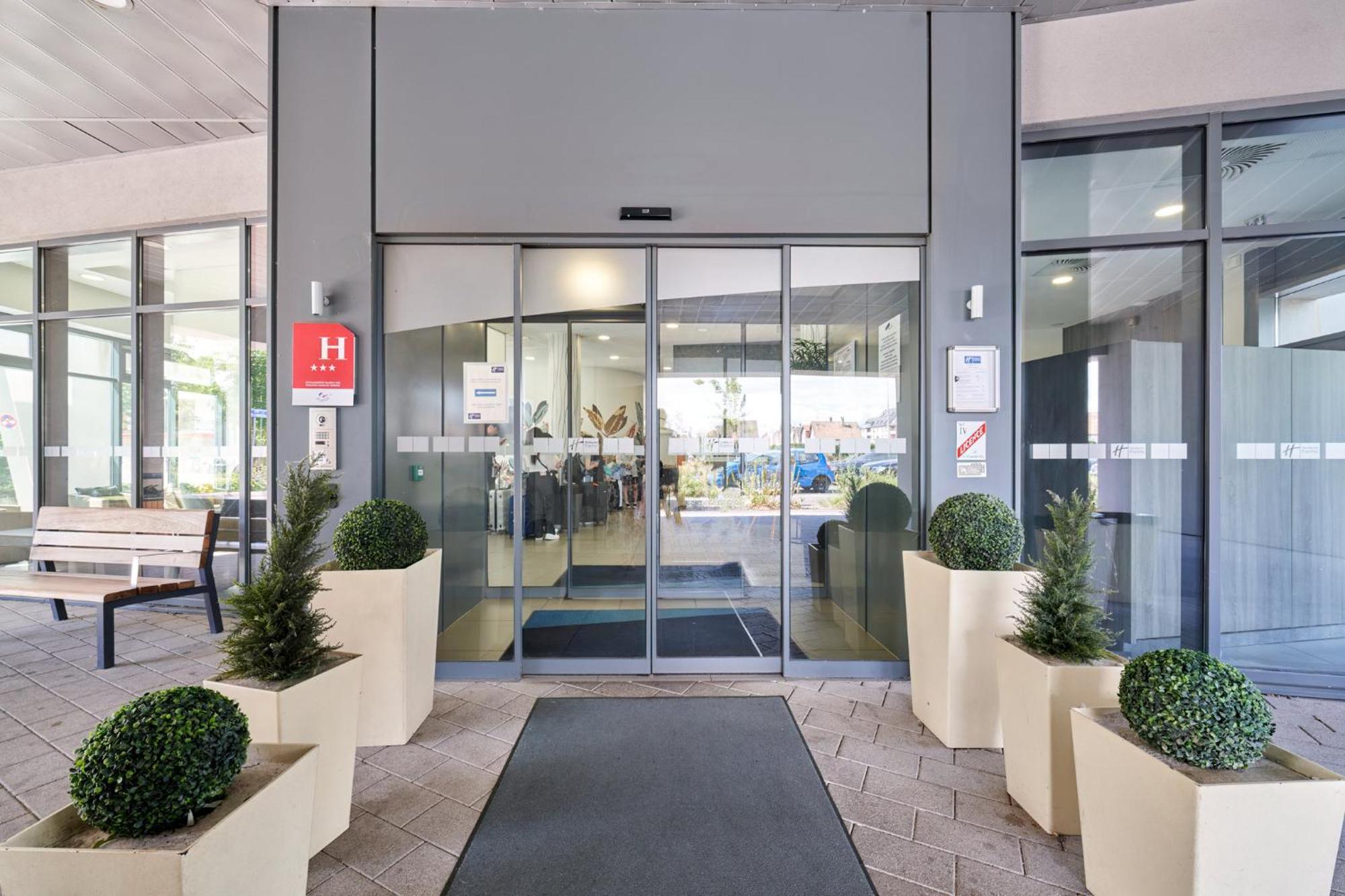 Express Centre By Ihg Hotel 3*