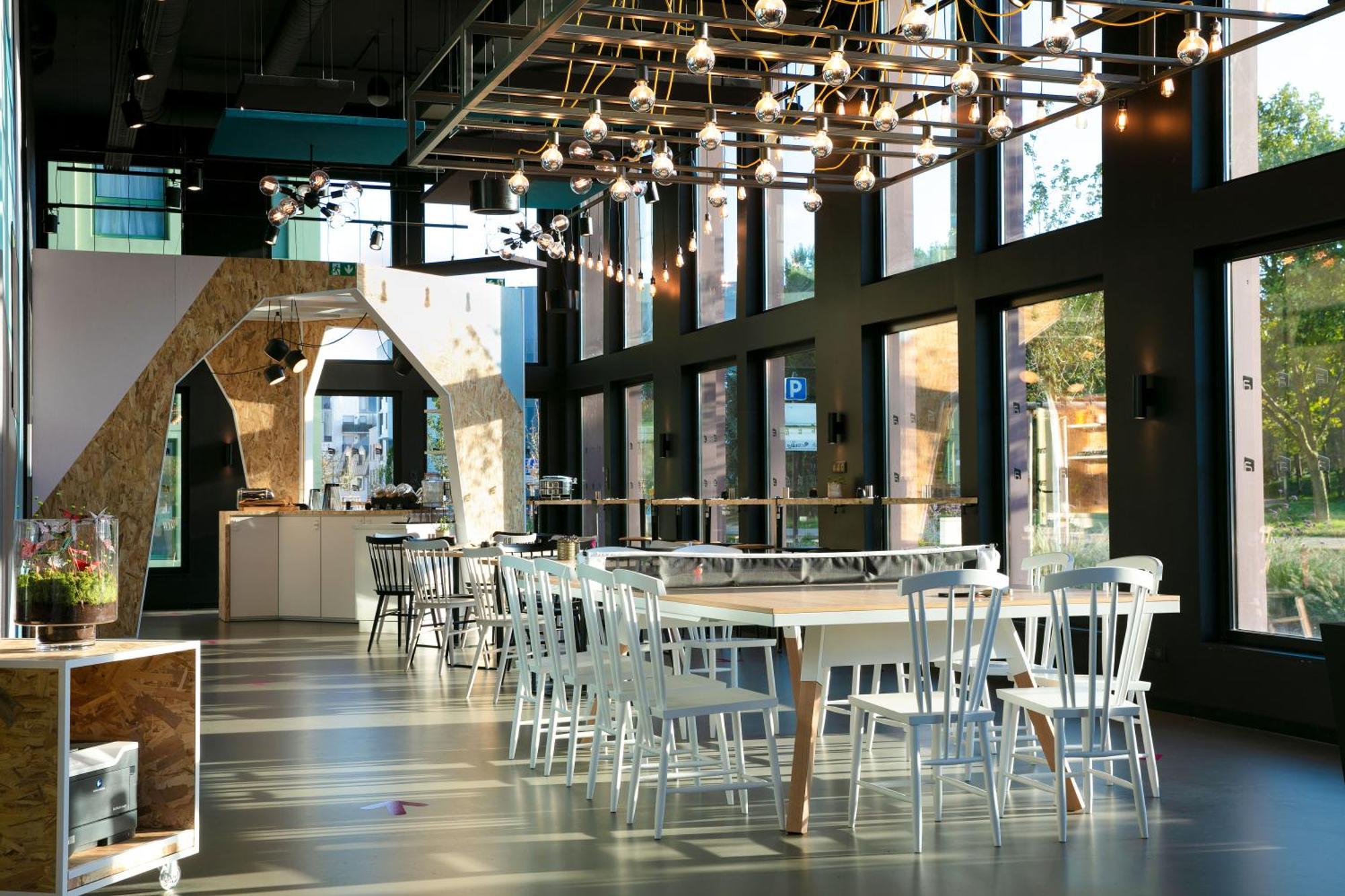 Aloft Etoile Hotel