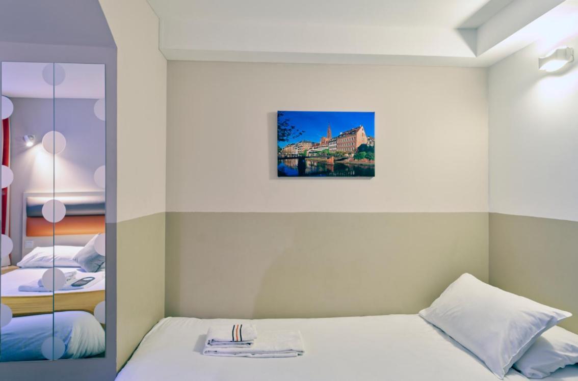 Adonis Hotel