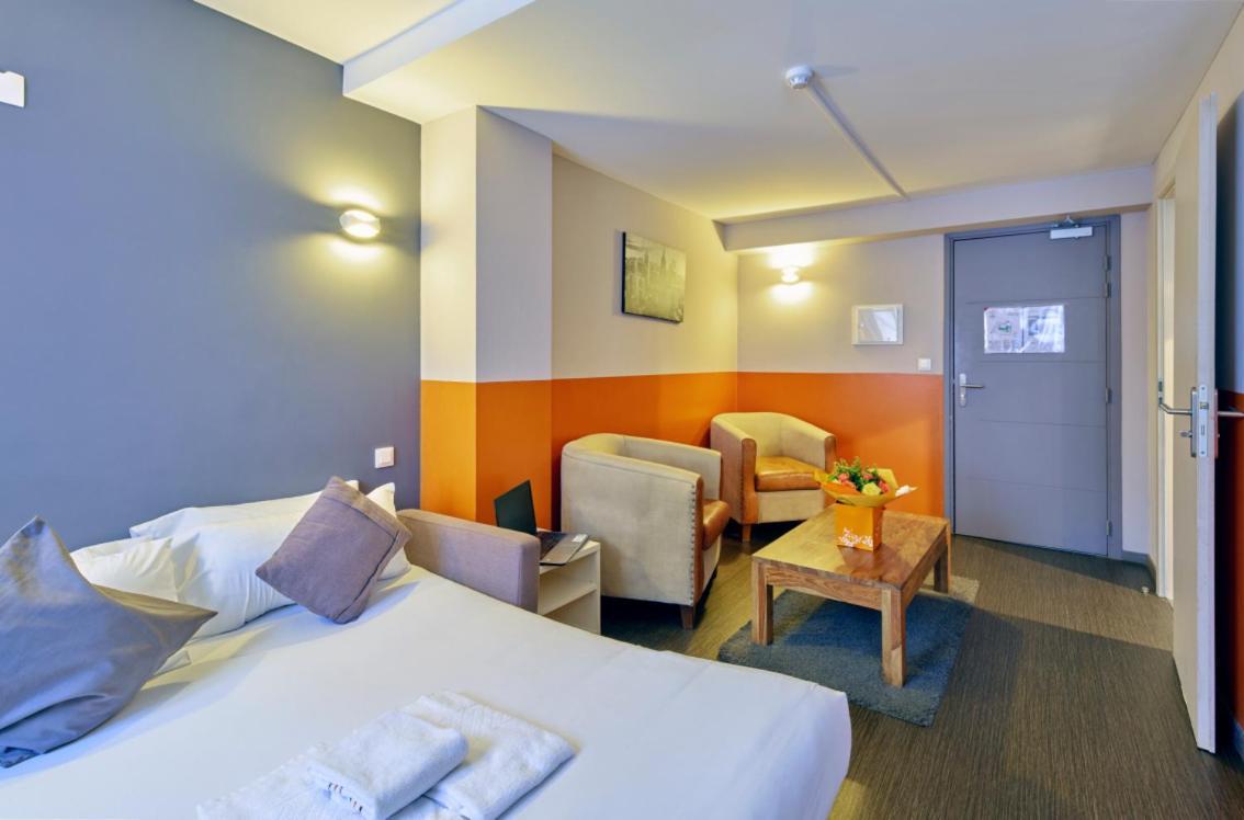Adonis Hotel 3*