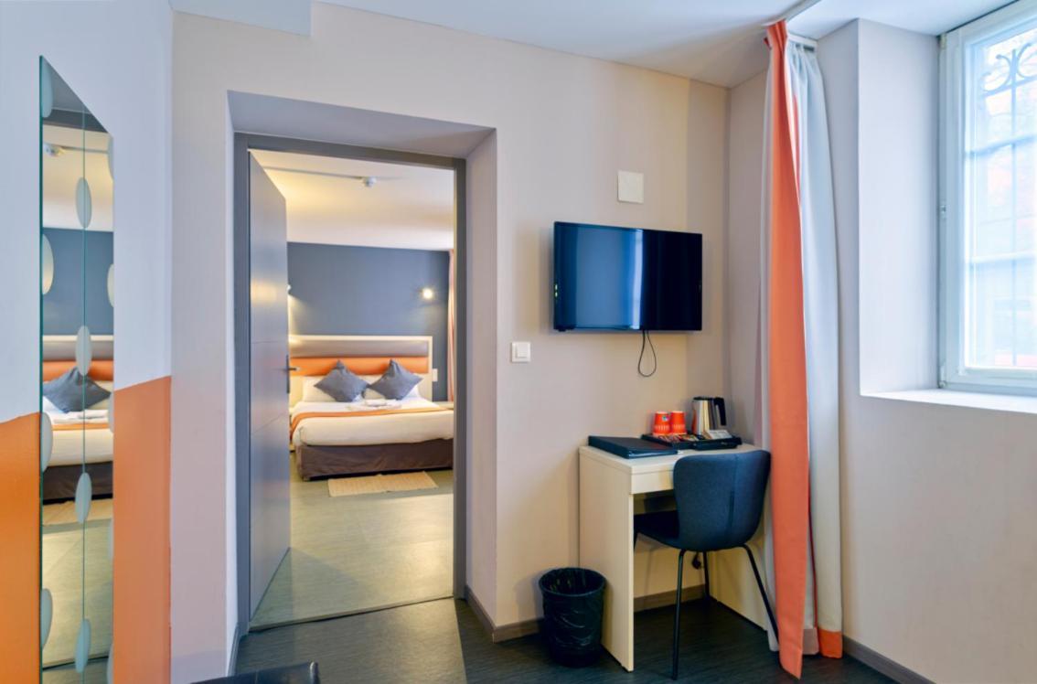 Adonis Hotel 3*