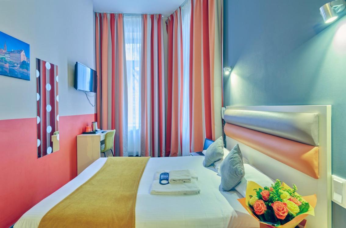 Adonis Hotel