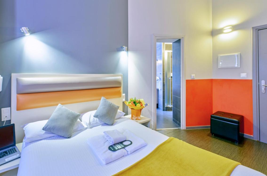 Adonis Hotel 3*