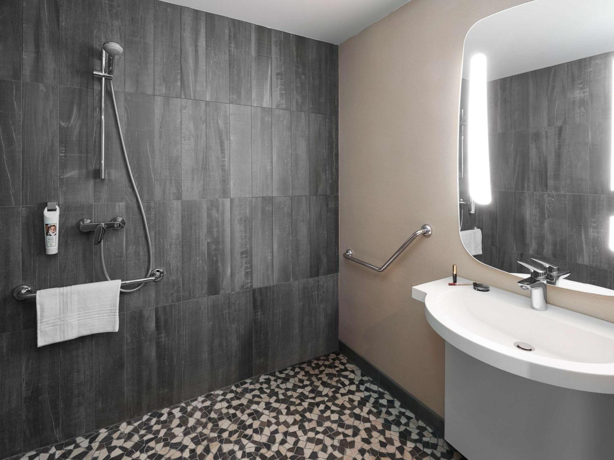Ibis Centre Gare Hotel 3*